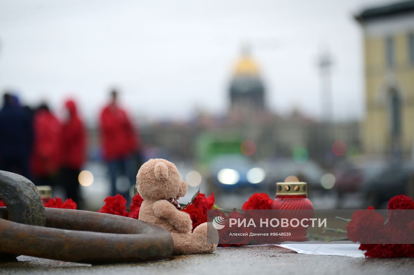 Акции памяти жертв теракта в "Крокус Сити Холле"