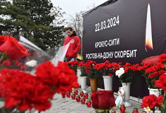 Акции памяти жертв теракта в "Крокус Сити Холле"