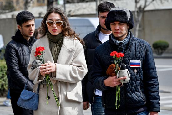 Акции памяти жертв теракта в "Крокус Сити Холле"