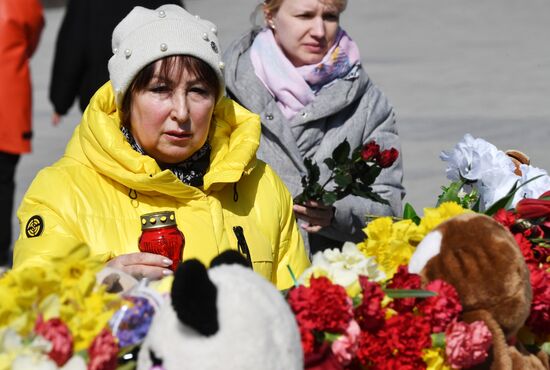 Акции памяти жертв теракта в "Крокус Сити Холле"