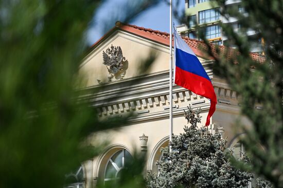 Акции памяти жертв теракта в "Крокус Сити Холле"