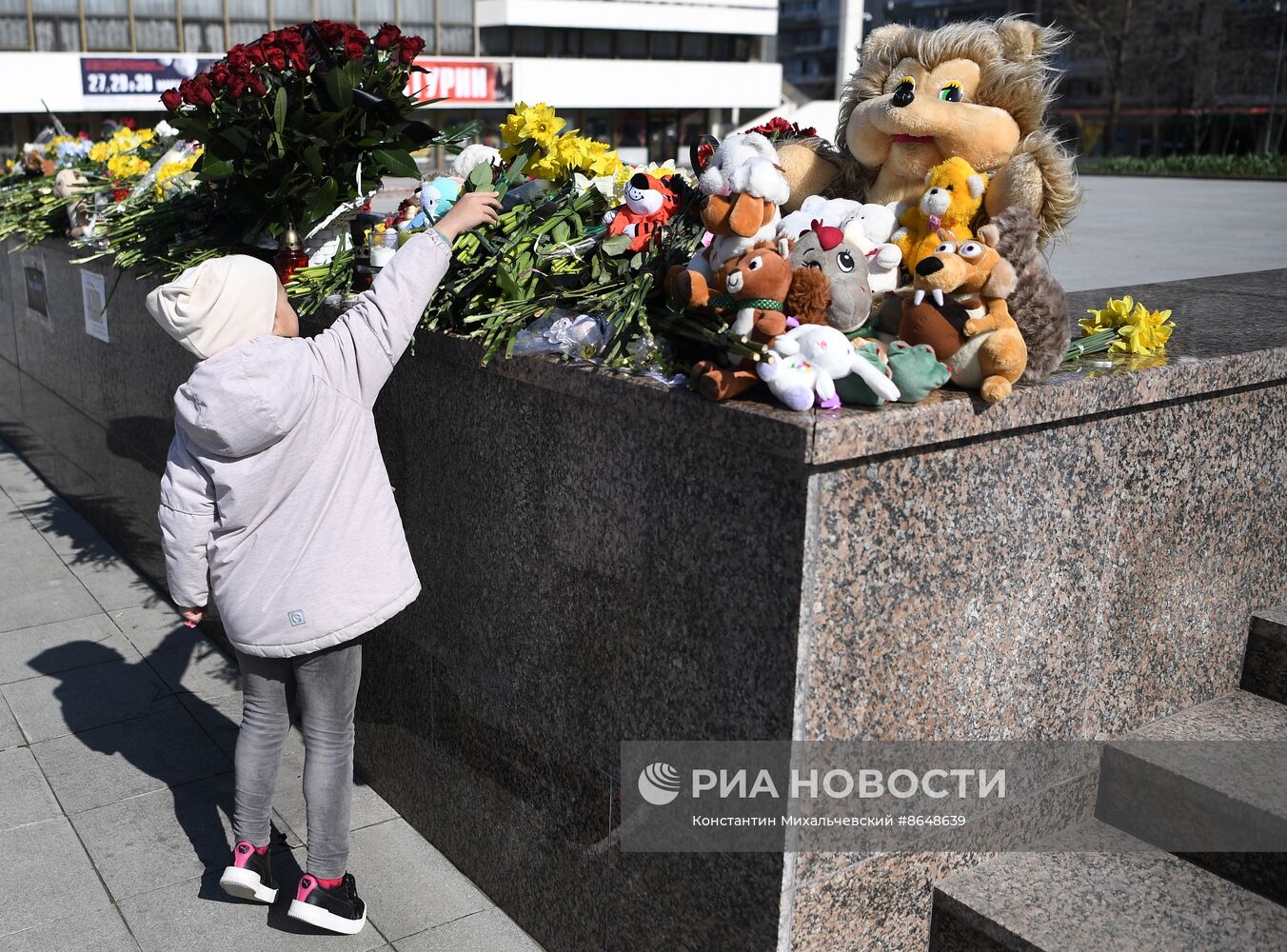 Акции памяти жертв теракта в "Крокус Сити Холле"