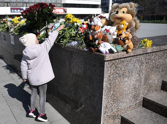 Акции памяти жертв теракта в "Крокус Сити Холле"