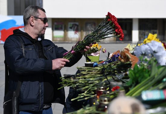 Акции памяти жертв теракта в "Крокус Сити Холле"