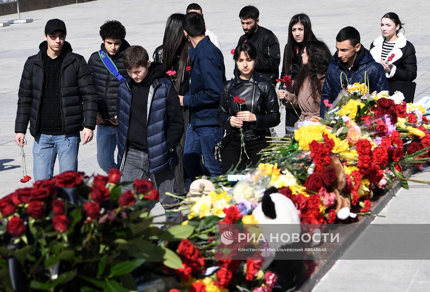 Акции памяти жертв теракта в "Крокус Сити Холле"