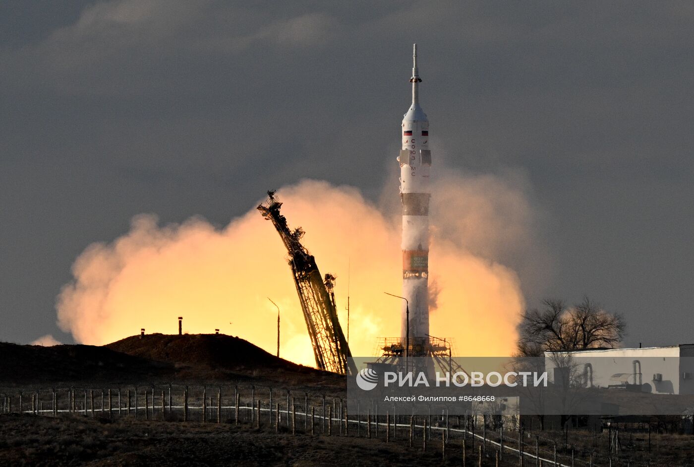 Запуск транспортного пилотируемого корабля "Союз МС-25"