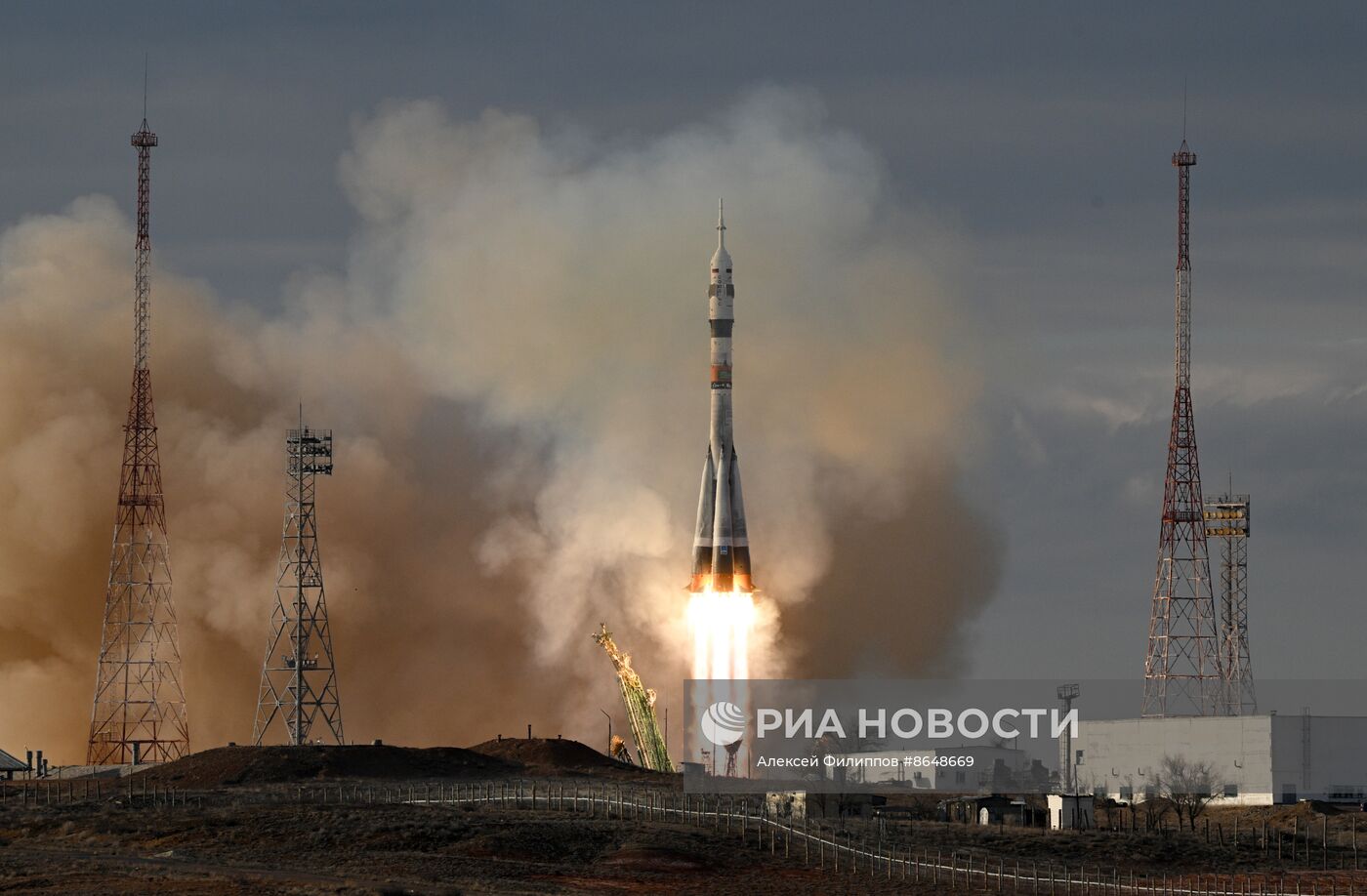 Запуск транспортного пилотируемого корабля "Союз МС-25"