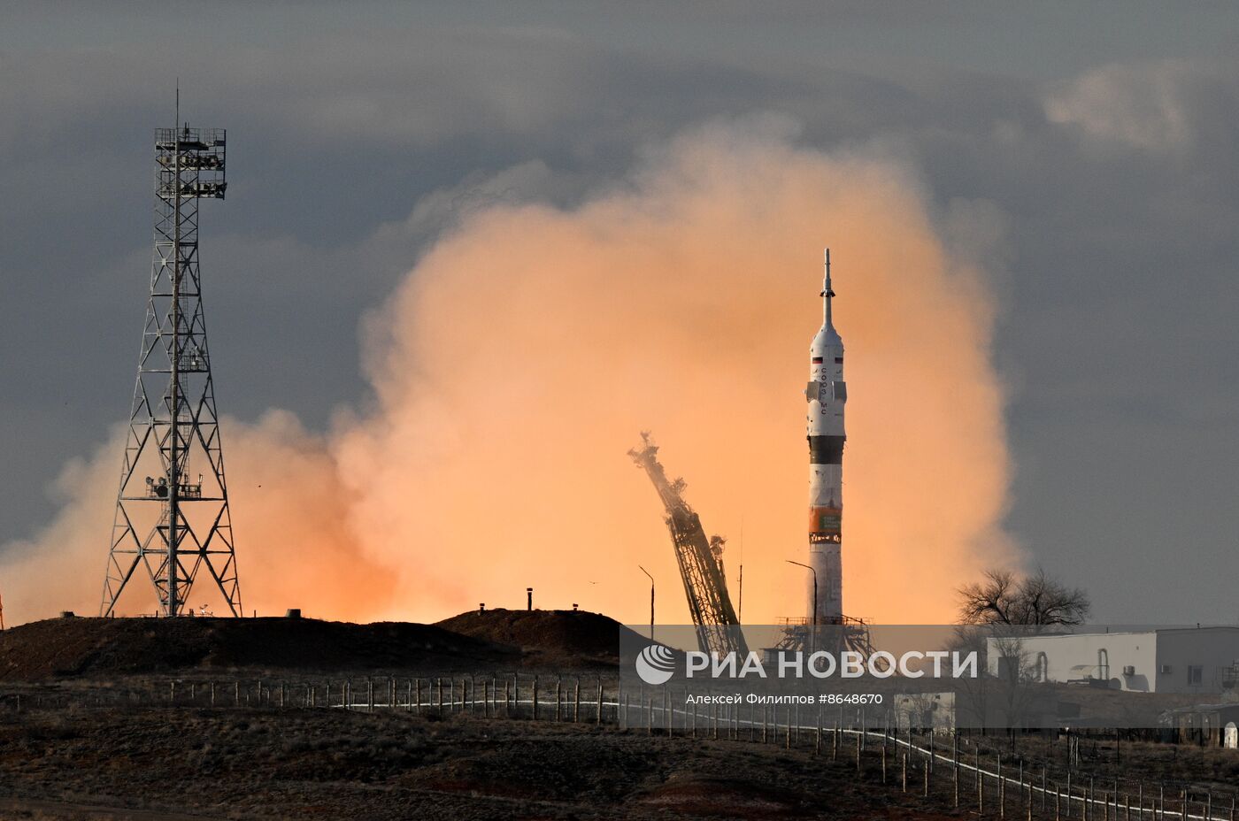 Запуск транспортного пилотируемого корабля "Союз МС-25"