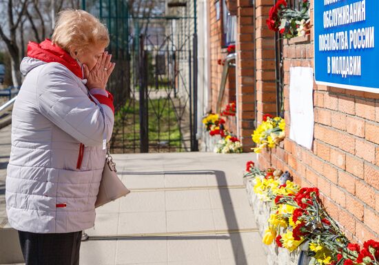 Акции памяти жертв теракта в "Крокус Сити Холле"