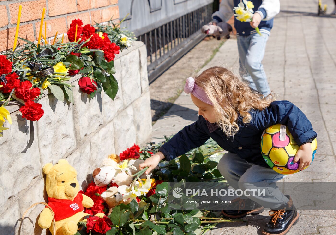 Акции памяти жертв теракта в "Крокус Сити Холле"