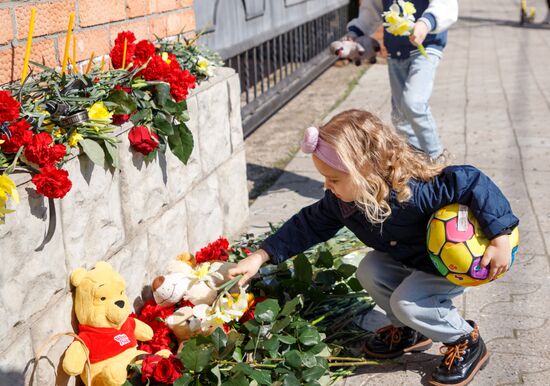 Акции памяти жертв теракта в "Крокус Сити Холле"