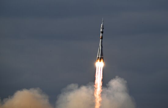 Запуск транспортного пилотируемого корабля "Союз МС-25"
