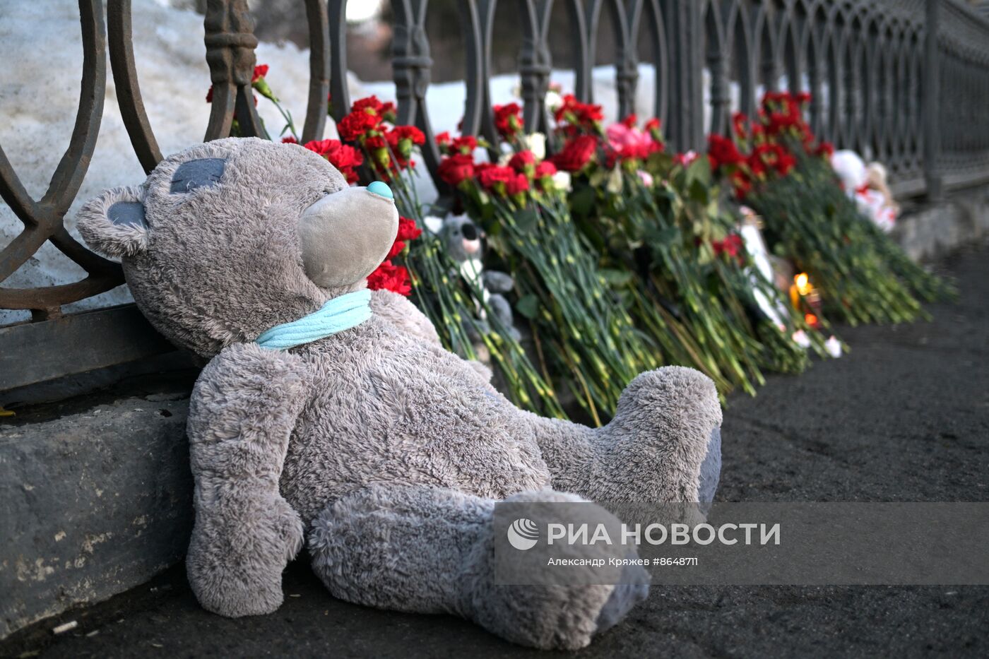 Акции памяти жертв теракта в "Крокус Сити Холле"