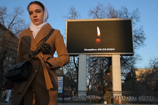 Акции памяти жертв теракта в "Крокус Сити Холле"