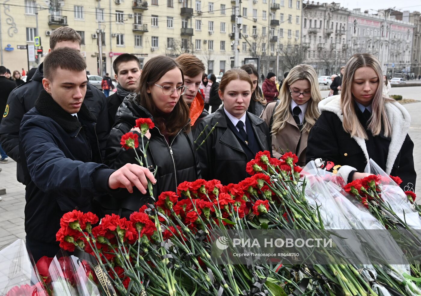 Акции памяти жертв теракта в "Крокус Сити Холле"