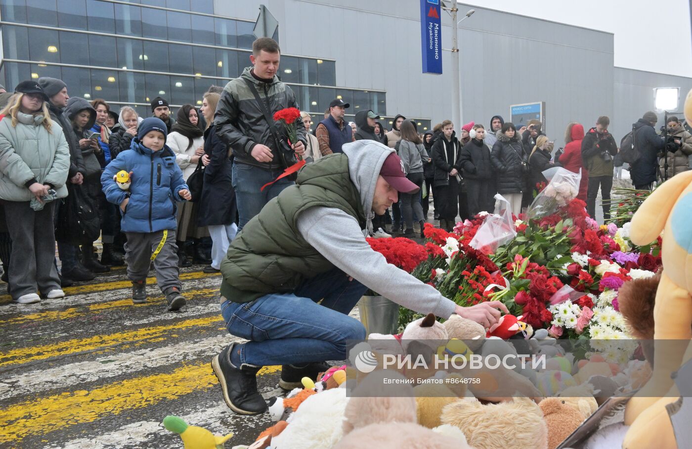 Акции памяти жертв теракта в "Крокус Сити Холле"