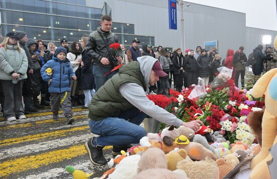 Акции памяти жертв теракта в "Крокус Сити Холле"