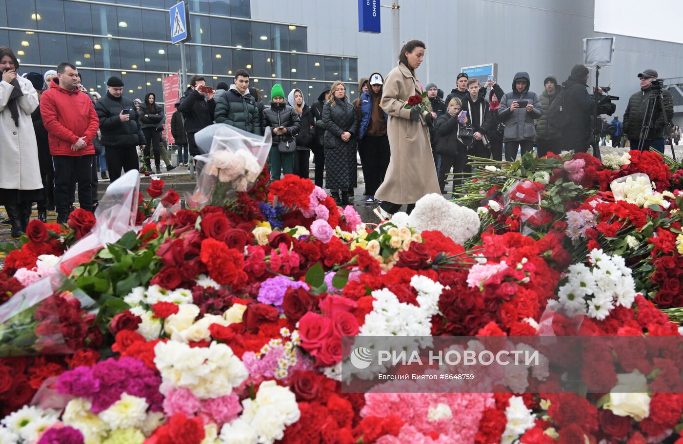 Акции памяти жертв теракта в "Крокус Сити Холле"