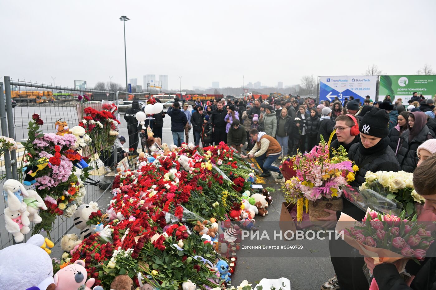 Акции памяти жертв теракта в "Крокус Сити Холле"