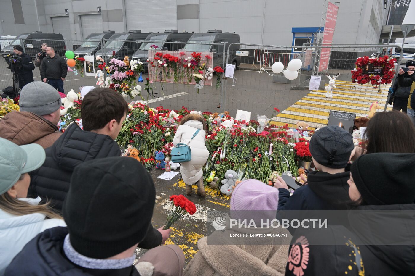 Акции памяти жертв теракта в "Крокус Сити Холле"