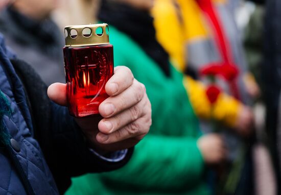 Акции памяти жертв теракта в "Крокус Сити Холле"