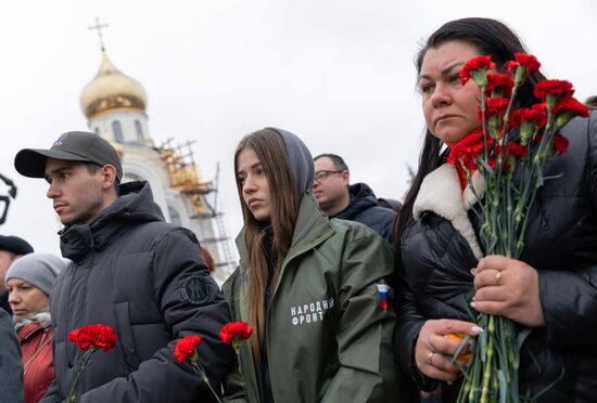 Акции памяти жертв теракта в "Крокус Сити Холле"