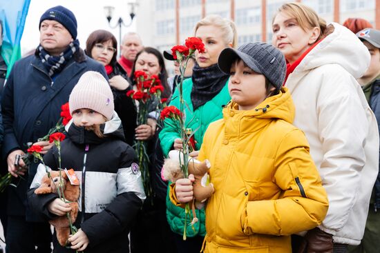 Акции памяти жертв теракта в "Крокус Сити Холле"