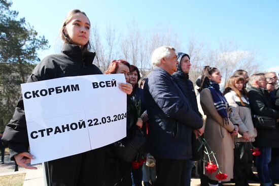 Акции памяти жертв теракта в "Крокус Сити Холле"