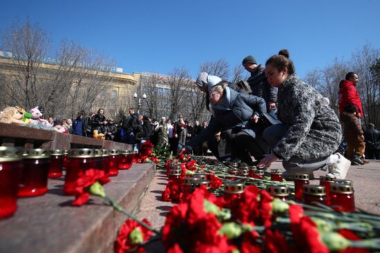 Акции памяти жертв теракта в "Крокус Сити Холле"