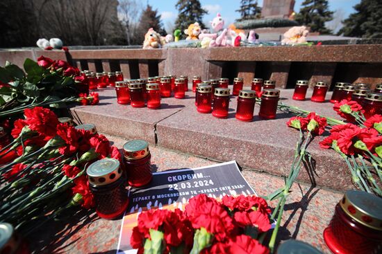 Акции памяти жертв теракта в "Крокус Сити Холле"