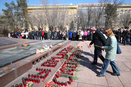 Акции памяти жертв теракта в "Крокус Сити Холле"