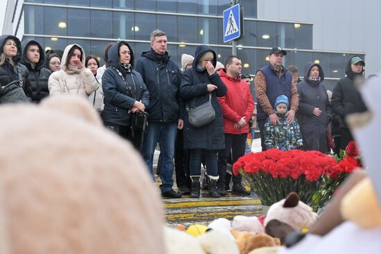 Акции памяти жертв теракта в "Крокус Сити Холле"