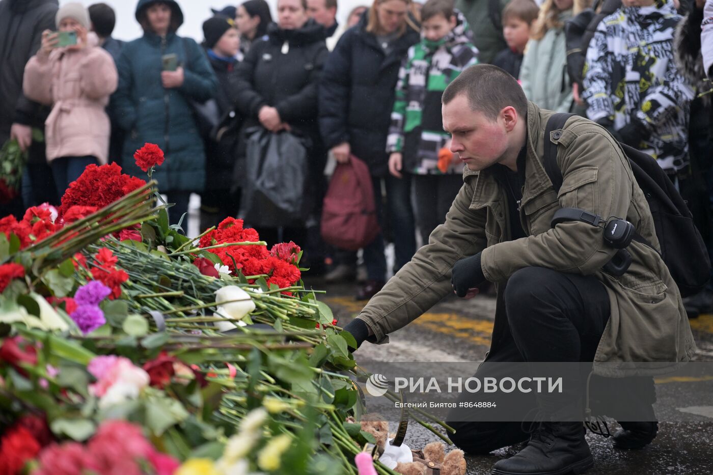 Акции памяти жертв теракта в "Крокус Сити Холле"