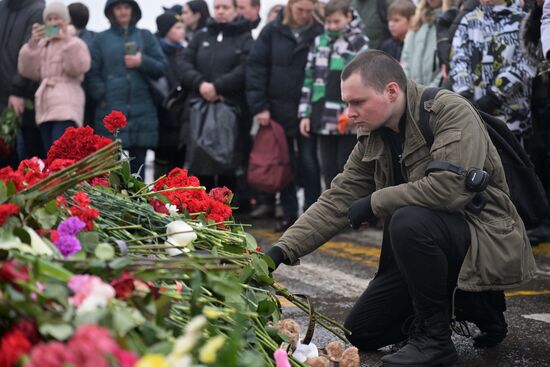 Акции памяти жертв теракта в "Крокус Сити Холле"