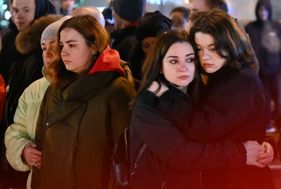 Акции памяти жертв теракта в "Крокус Сити Холле"