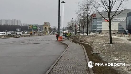 Новая смена рабочих на разборе завалов после теракта в "Крокус сити холле"