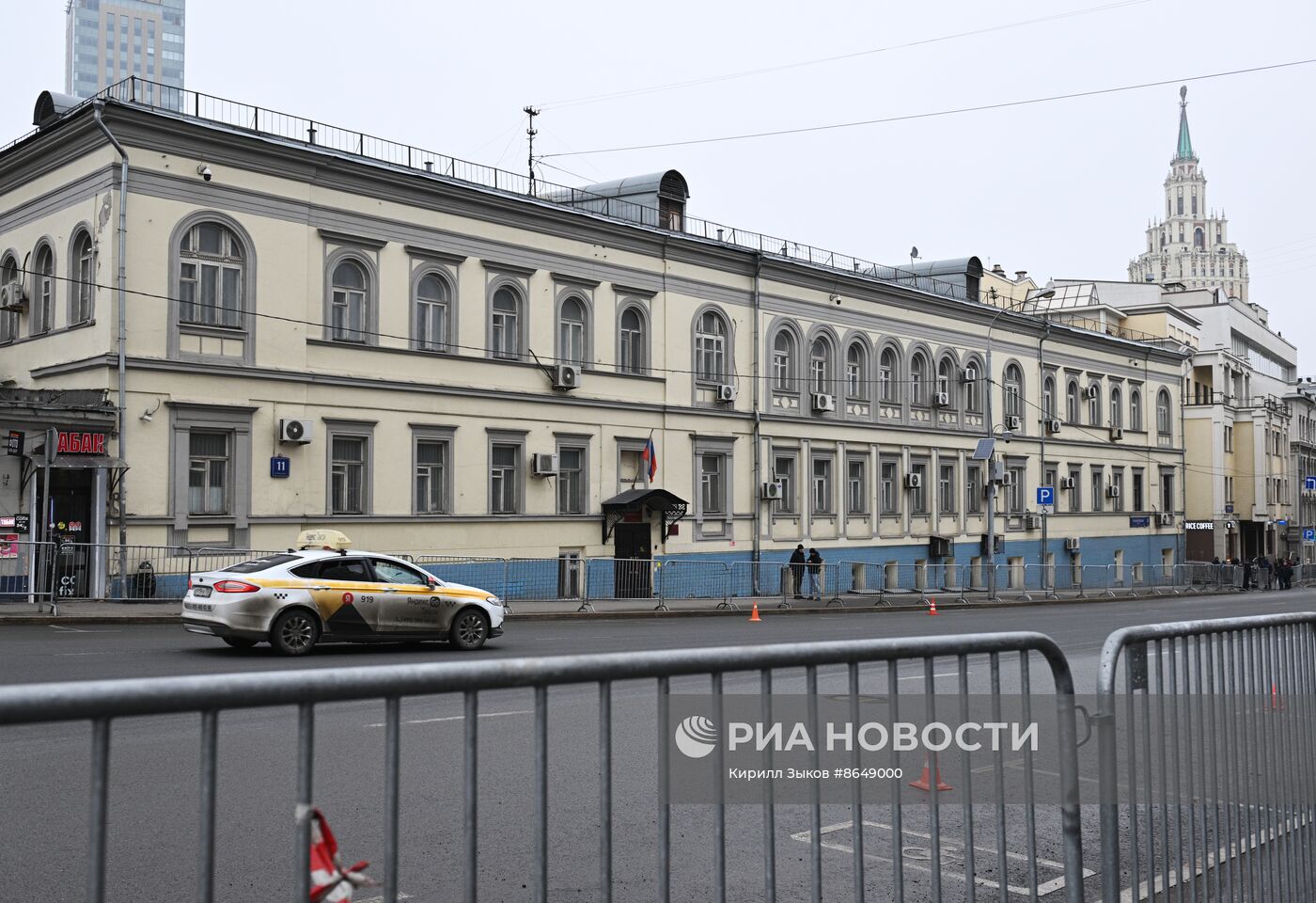 Обстановка у Басманного суда, куда доставят подозреваемых в совершении теракта в "Крокус Сити Холле"