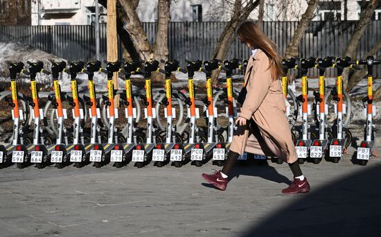 Старт сезона проката электросамокатов и велосипедов в Москве