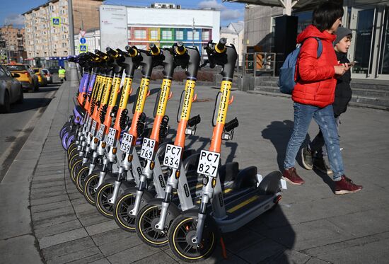 Старт сезона проката электросамокатов и велосипедов в Москве