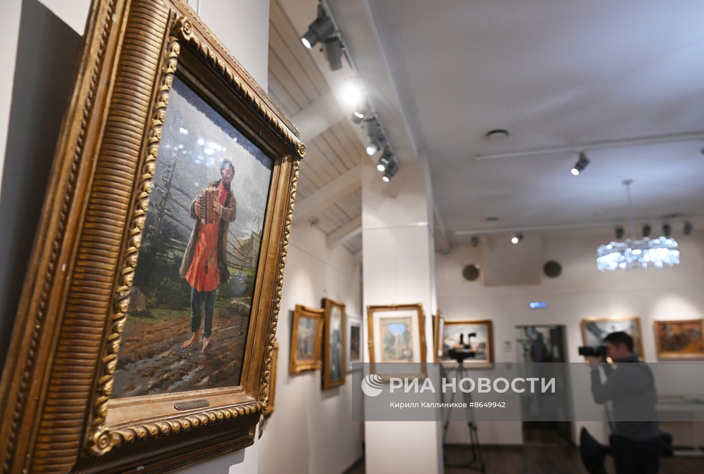 Предаукционная выставка "Первые имена"