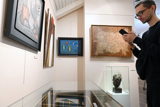 Предаукционная выставка "Первые имена"