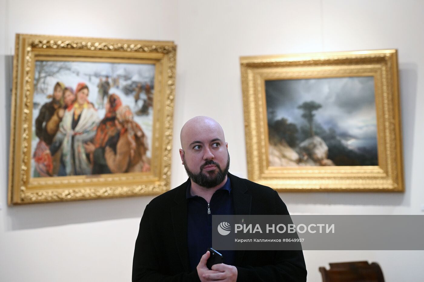 Предаукционная выставка "Первые имена"