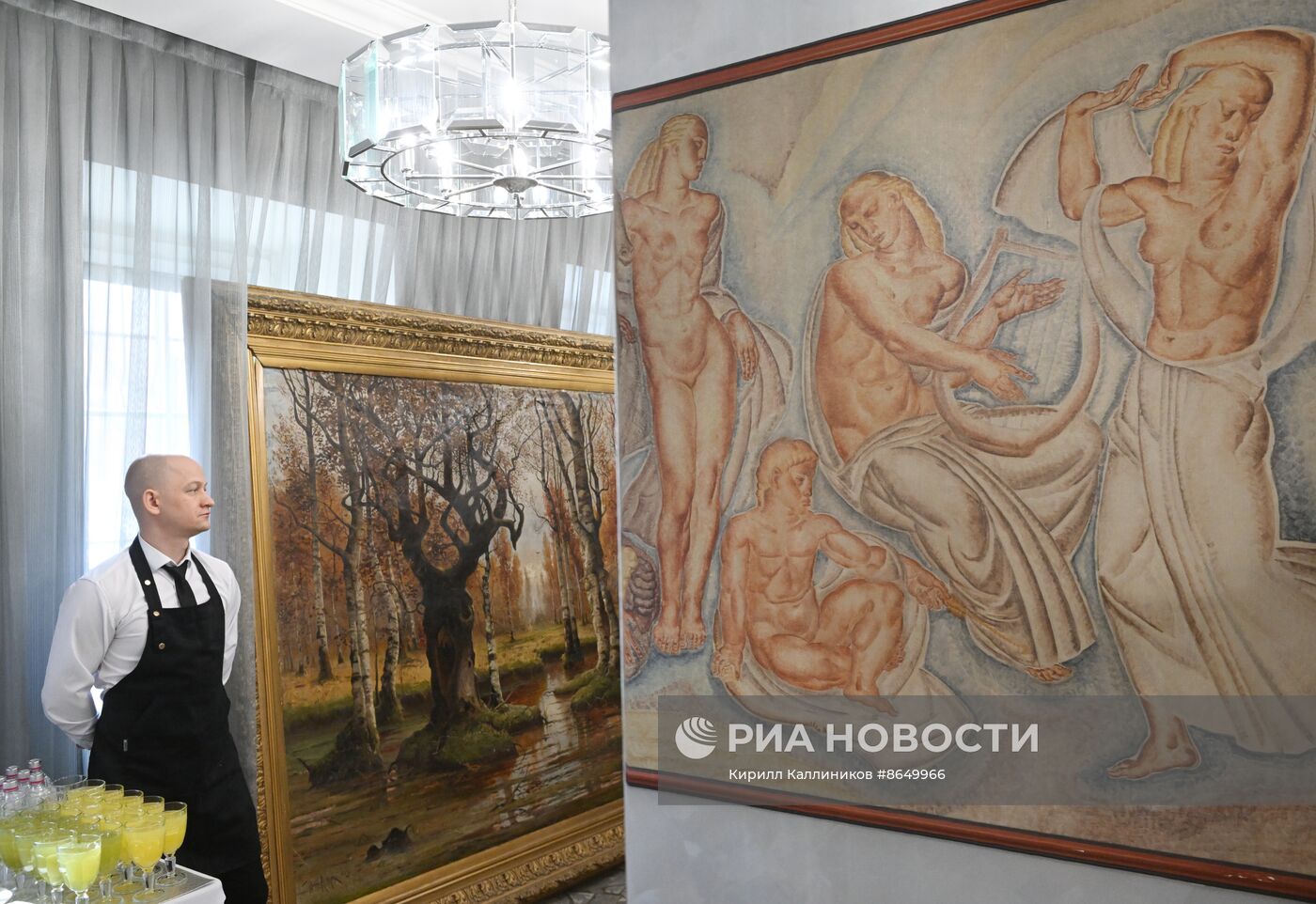 Предаукционная выставка "Первые имена"