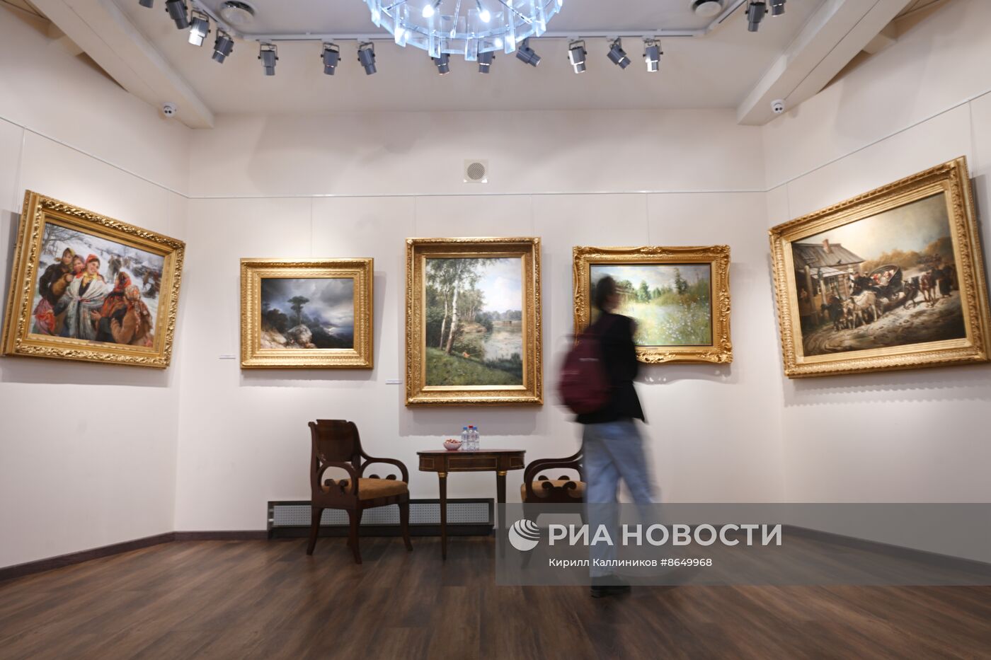 Предаукционная выставка "Первые имена"