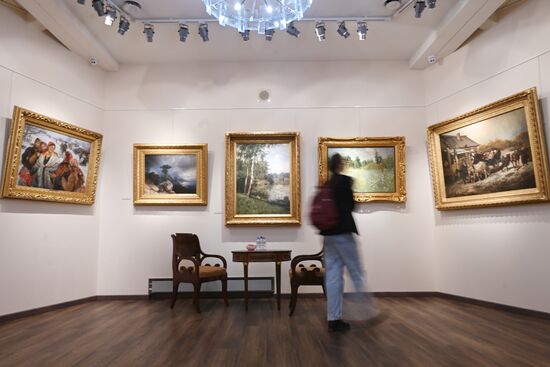 Предаукционная выставка "Первые имена"