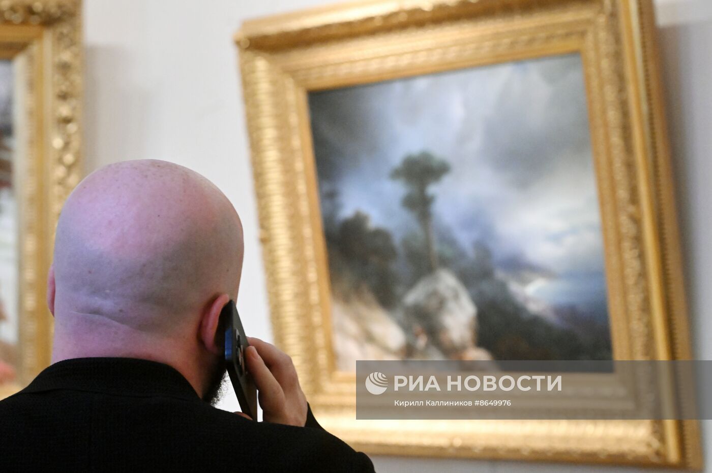 Предаукционная выставка "Первые имена"