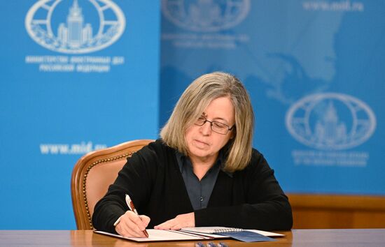 В МИД РФ открыли книгу соболезнований в память о трагедии в "Крокус Сити Холле"