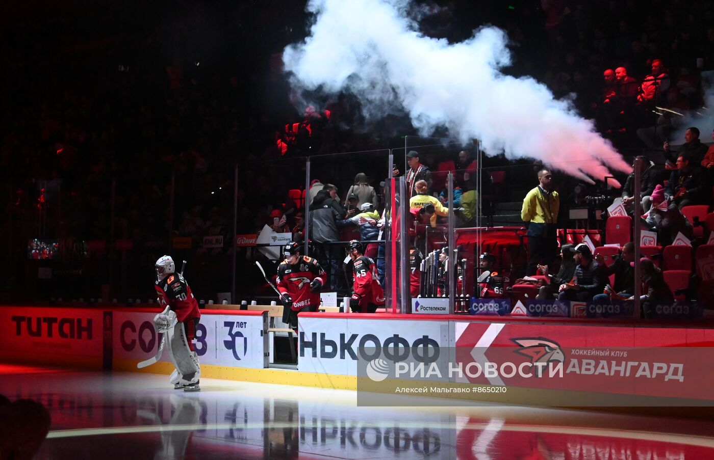 Хоккей. КХЛ. Матч "Авангард" - "Локомотив"