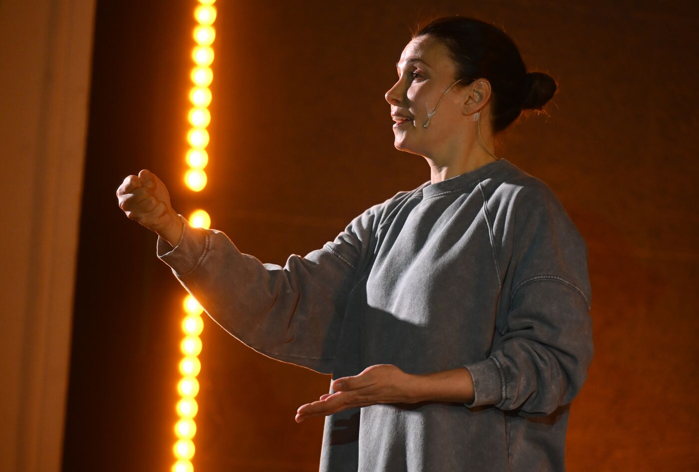 Выставка "Россия". Показ спектакля "Первая и вторая жизни Галины Ивановны"