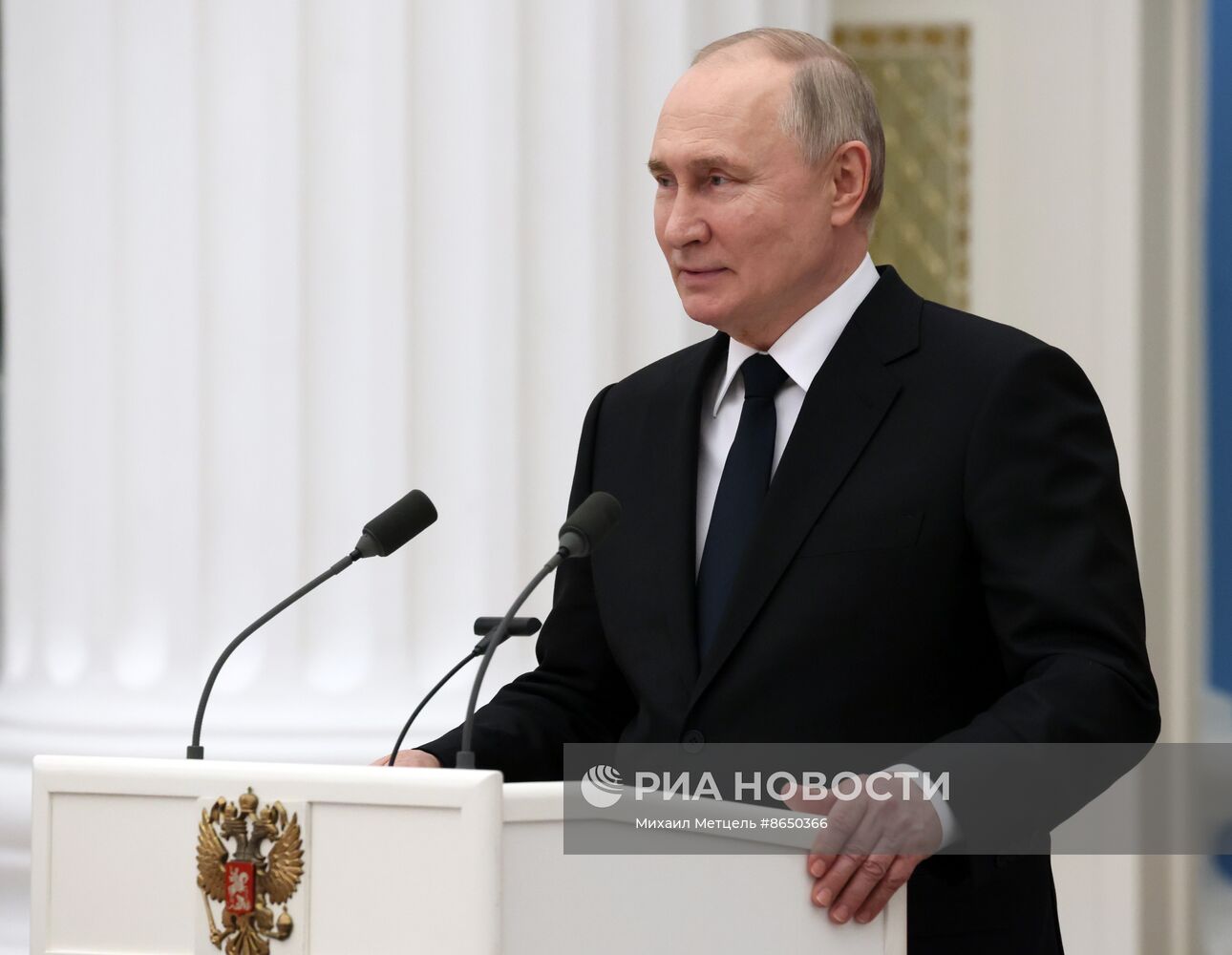 Президент РФ В. Путин вручил премии молодым деятелям культуры и за произведения для детей